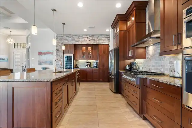 Listing Photo 8
