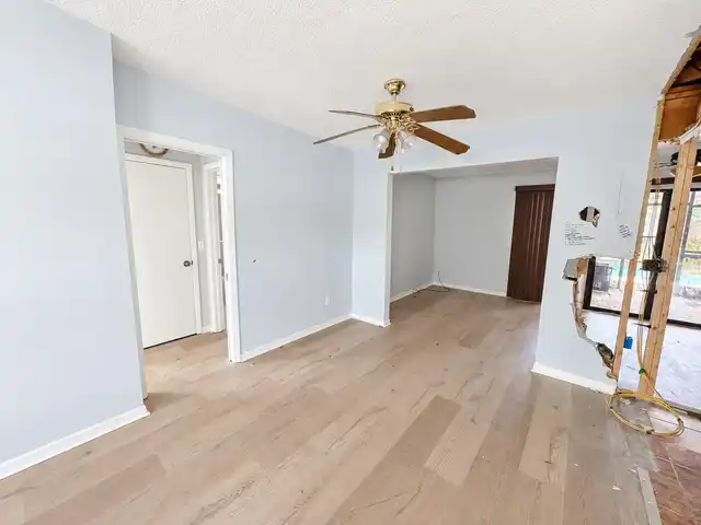 Listing Photo 12