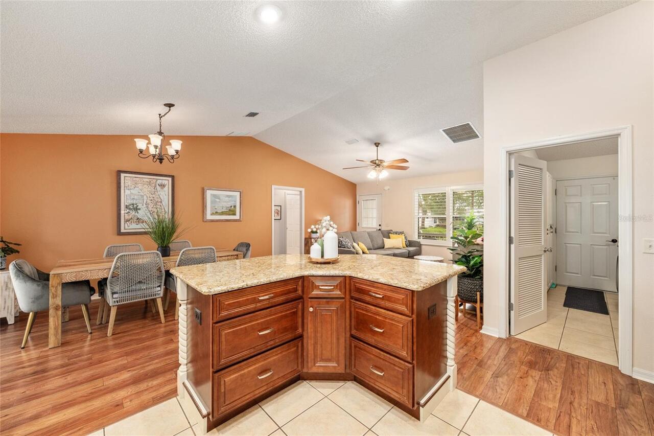 Listing Photo 10