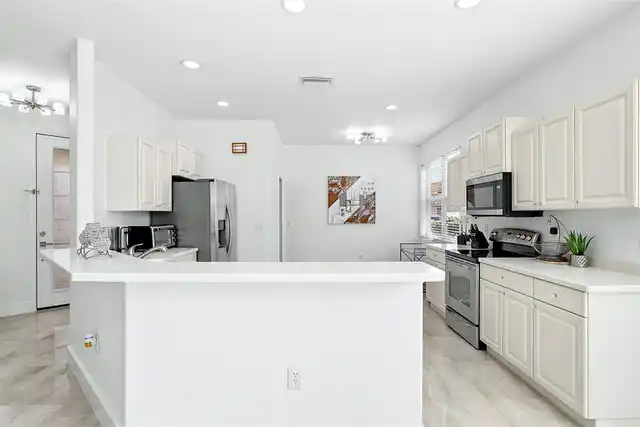 Listing Photo 10