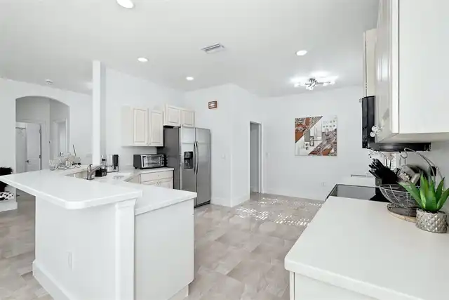 Listing Photo 11