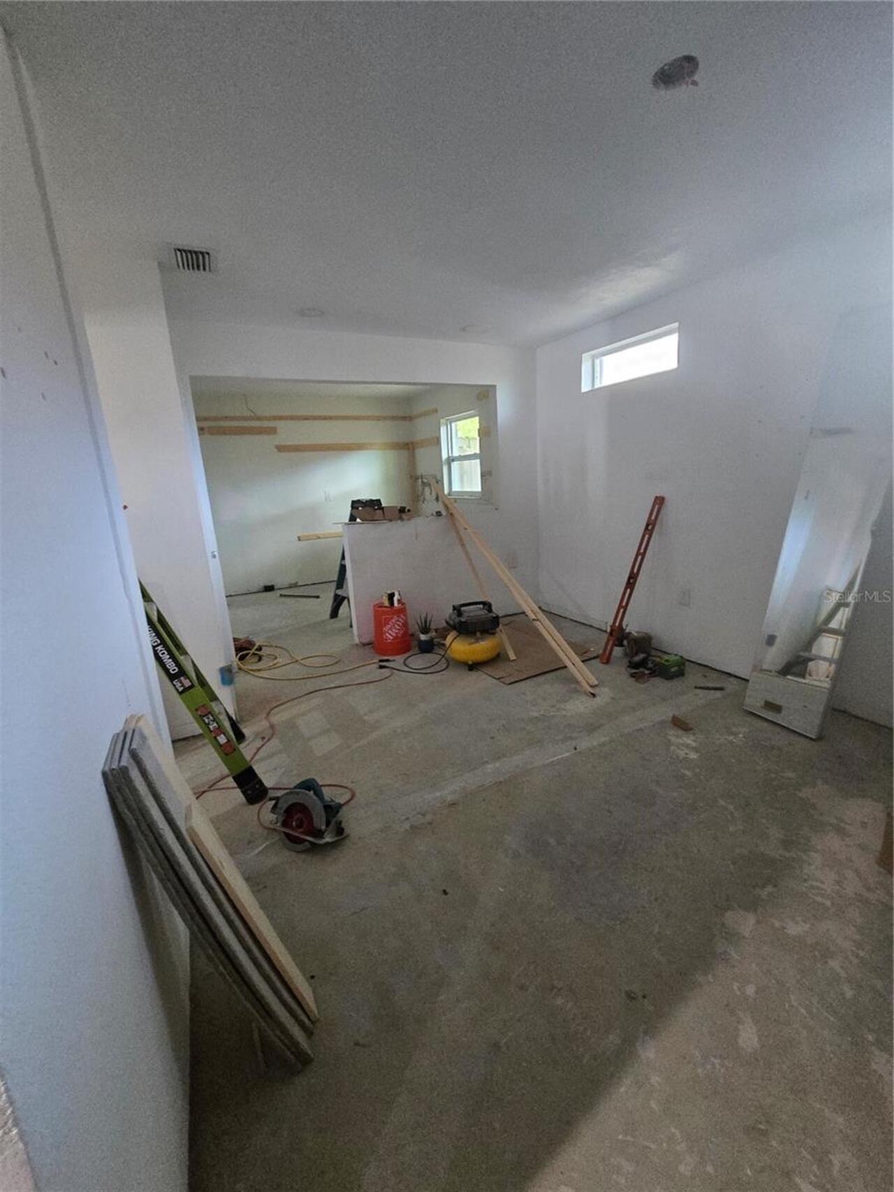 Listing Photo 11