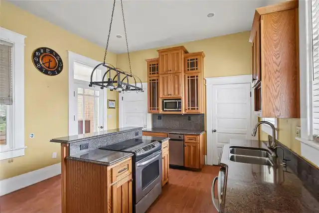 Listing Photo 12