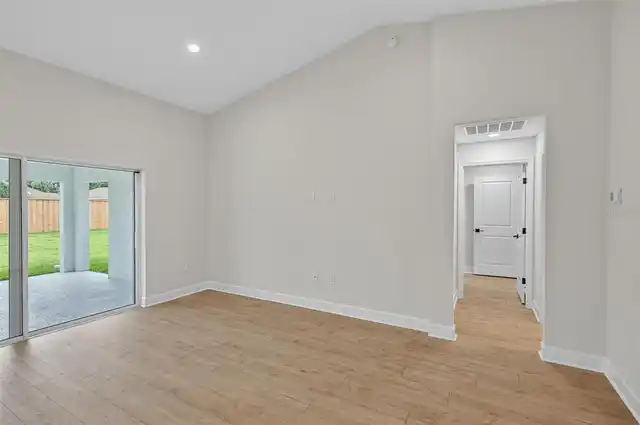 Listing Photo 18