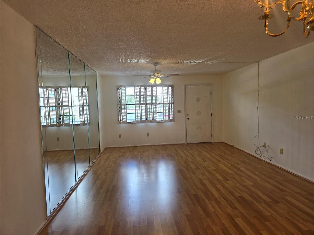 Listing Photo 11
