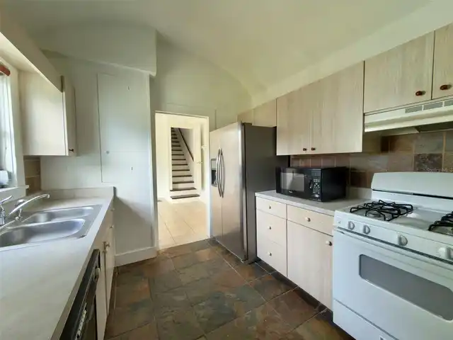 Listing Photo 6