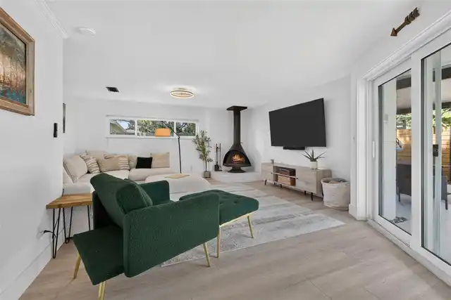 Listing Photo 17