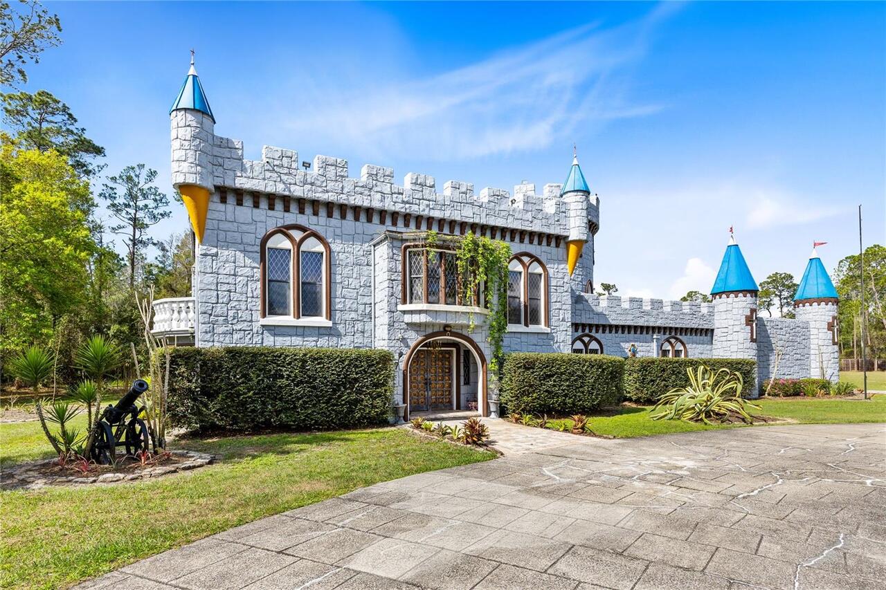 5BR, Home, 3BA, $1,999,999
Read More