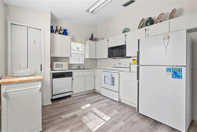 Listing Photo 16