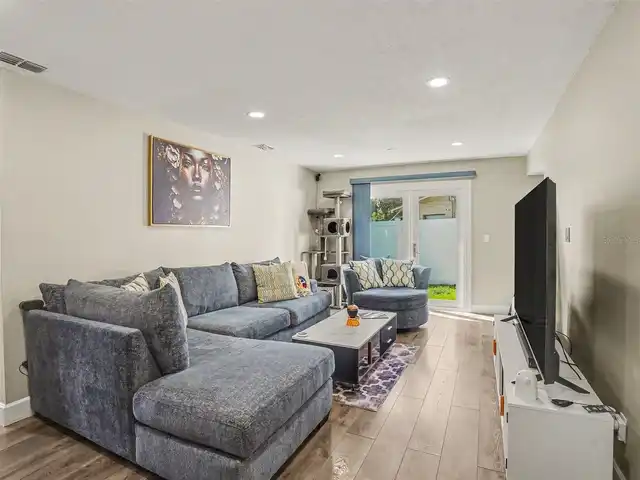 Listing Photo 9