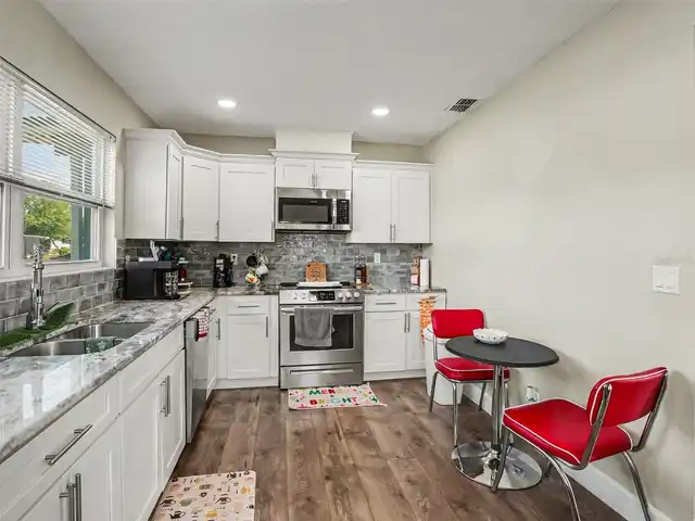 Listing Photo 10