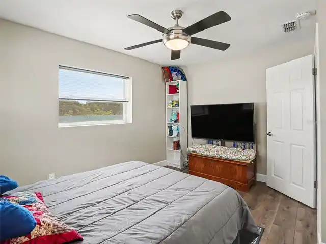 Listing Photo 8