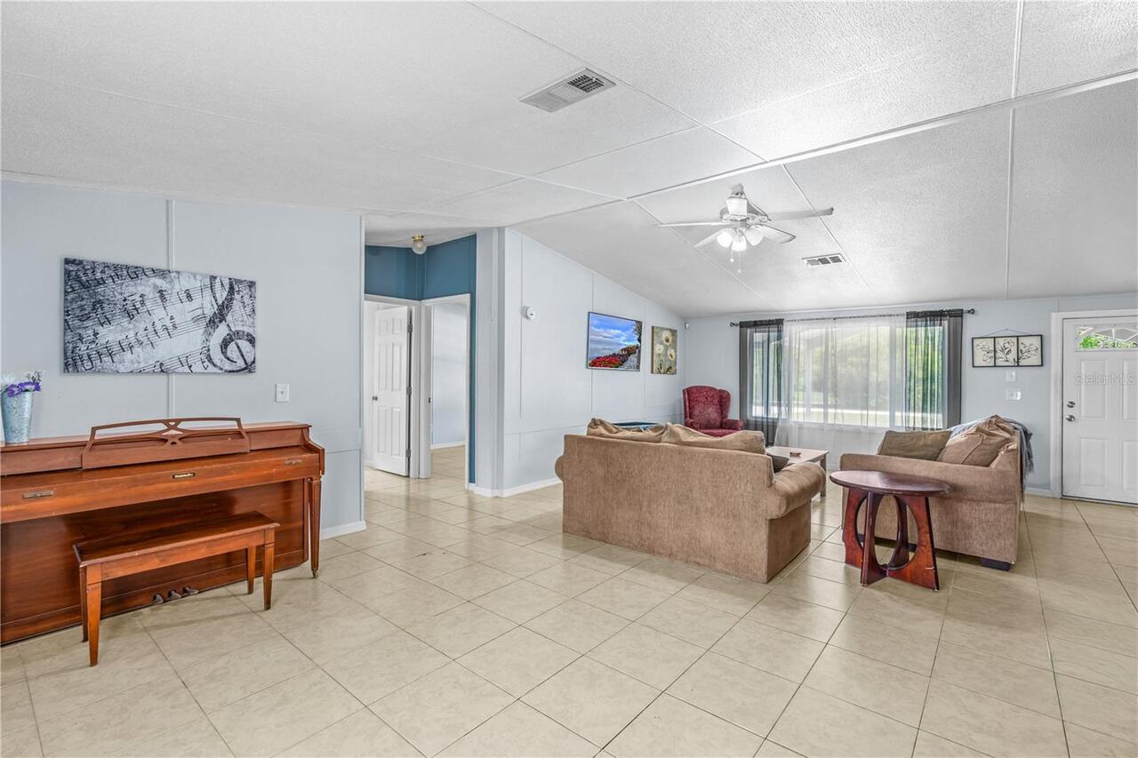 Listing Photo 14