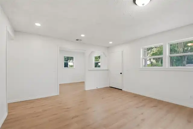 Listing Photo 7