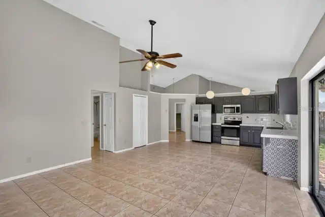 Listing Photo 12