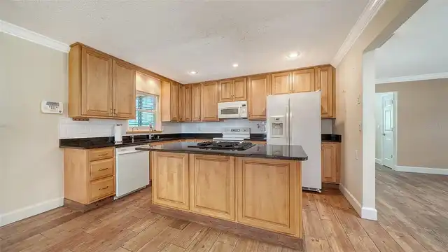 Listing Photo 7