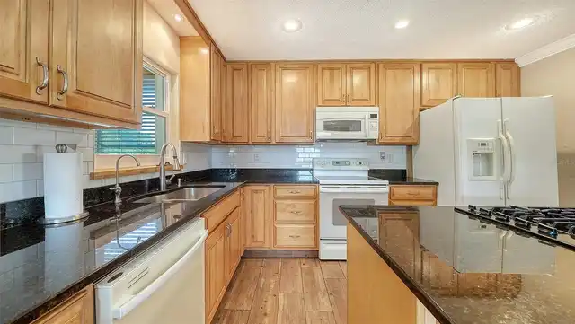 Listing Photo 8