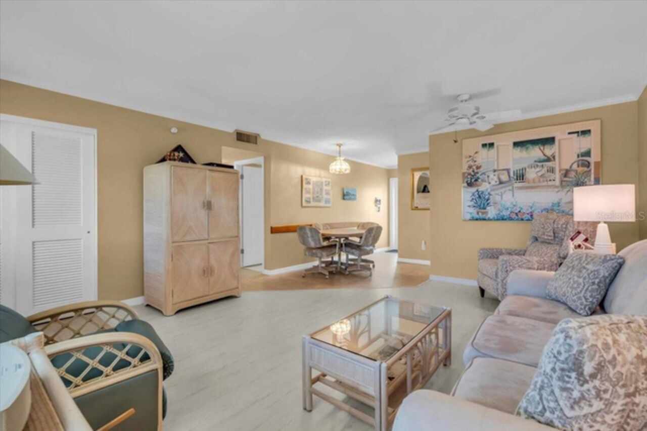 Listing Photo 8