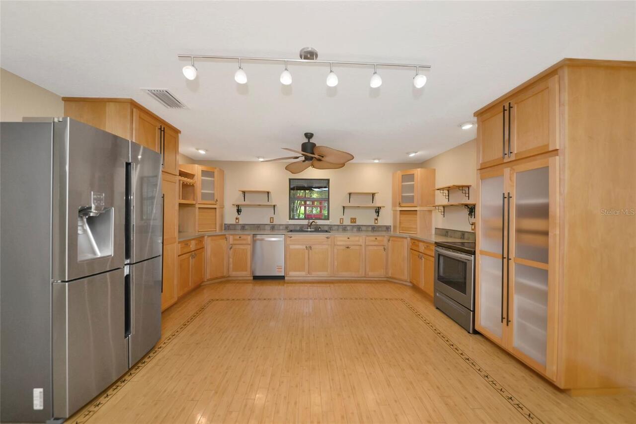 Listing Photo 10
