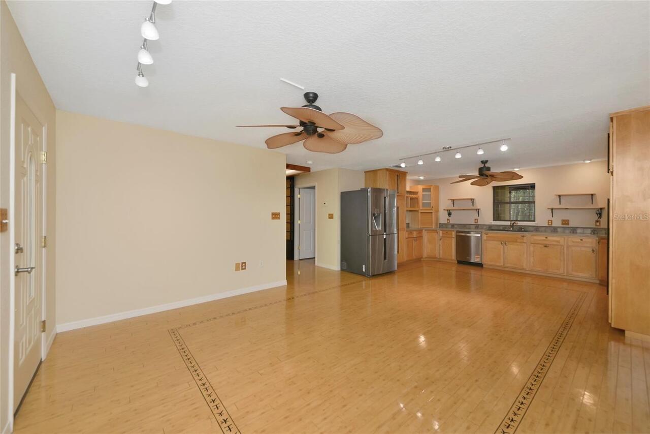 Listing Photo 16