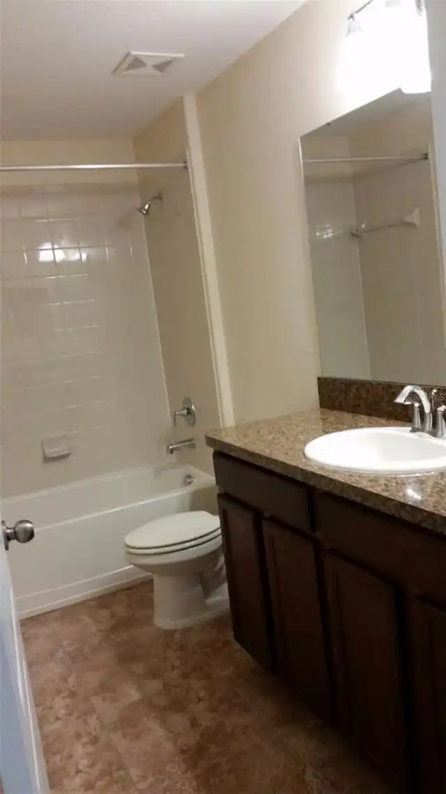 Listing Photo 12