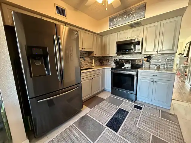 Listing Photo 9
