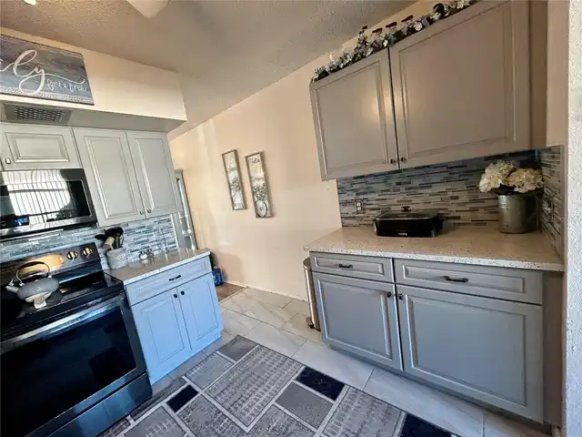 Listing Photo 10