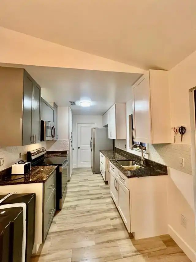 Listing Photo 9