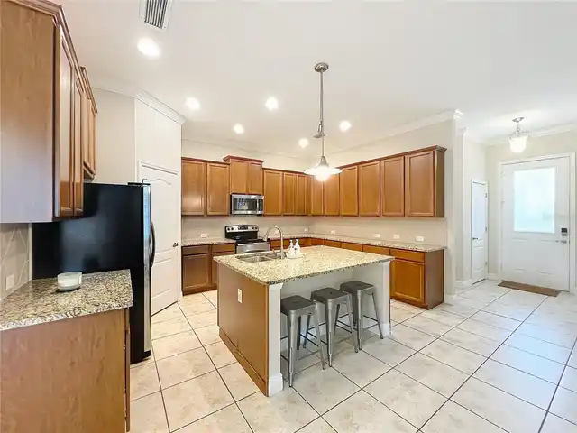 Listing Photo 10