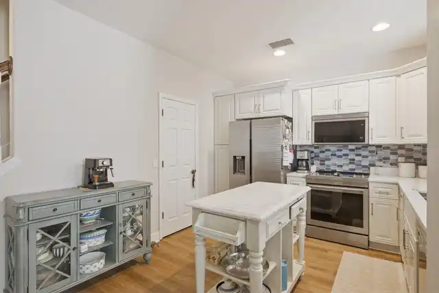 Listing Photo 9