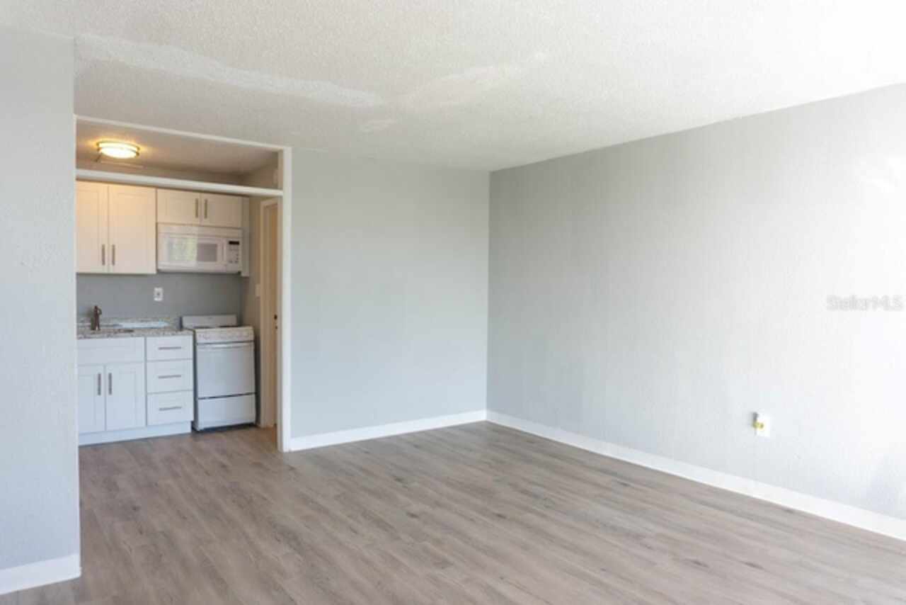 Listing Photo 12