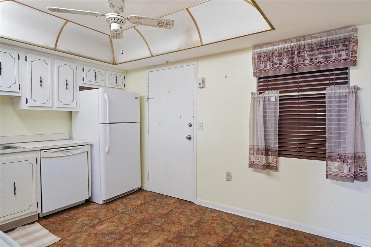 Listing Photo 12