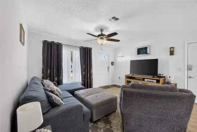 Listing Photo 12