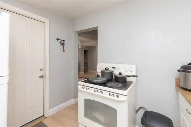 Listing Photo 8