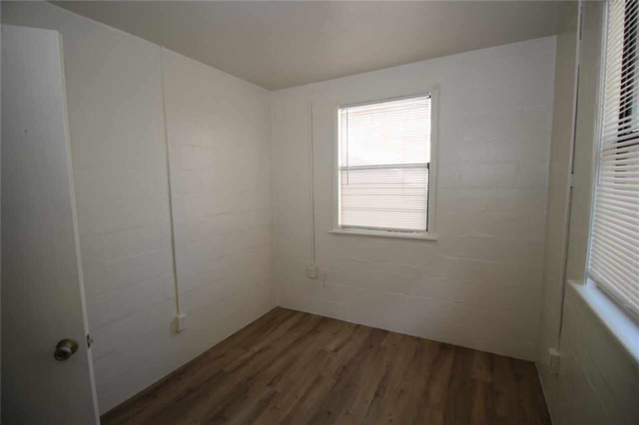 Listing Photo 8