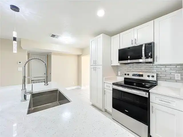 Listing Photo 9