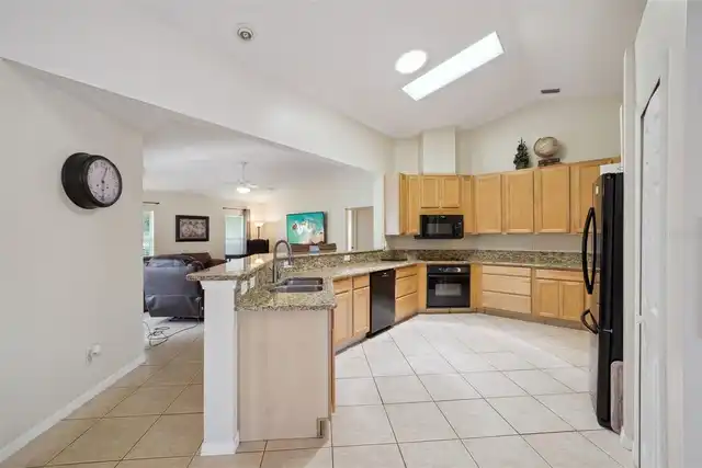 Listing Photo 11