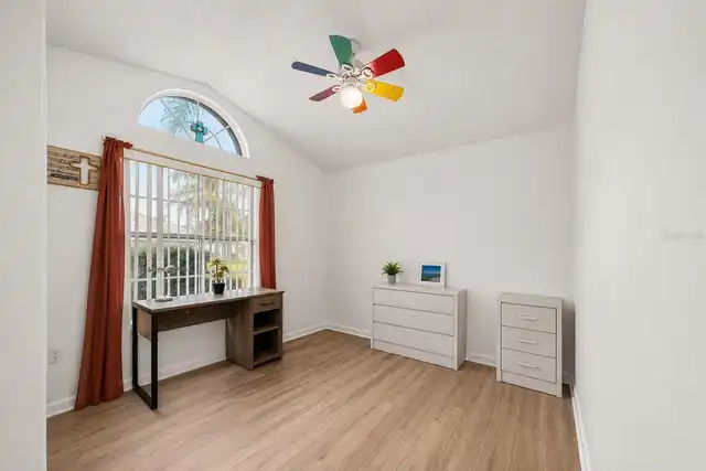 Listing Photo 12