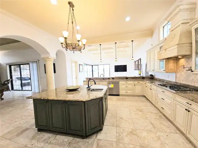 Listing Photo 10