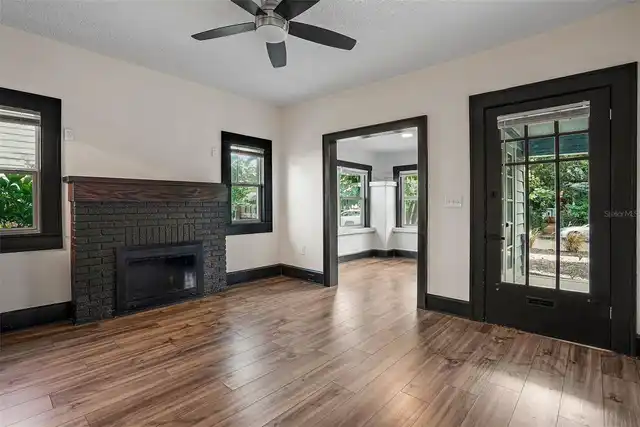 Listing Photo 11