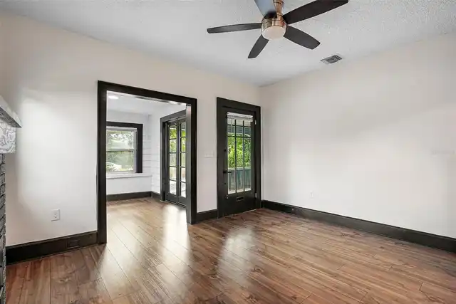 Listing Photo 12