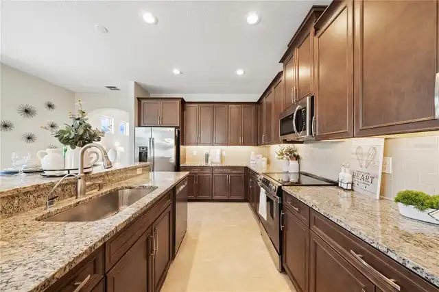 Listing Photo 12