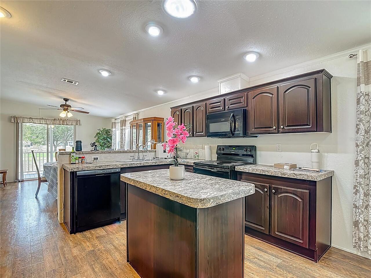 Listing Photo 8