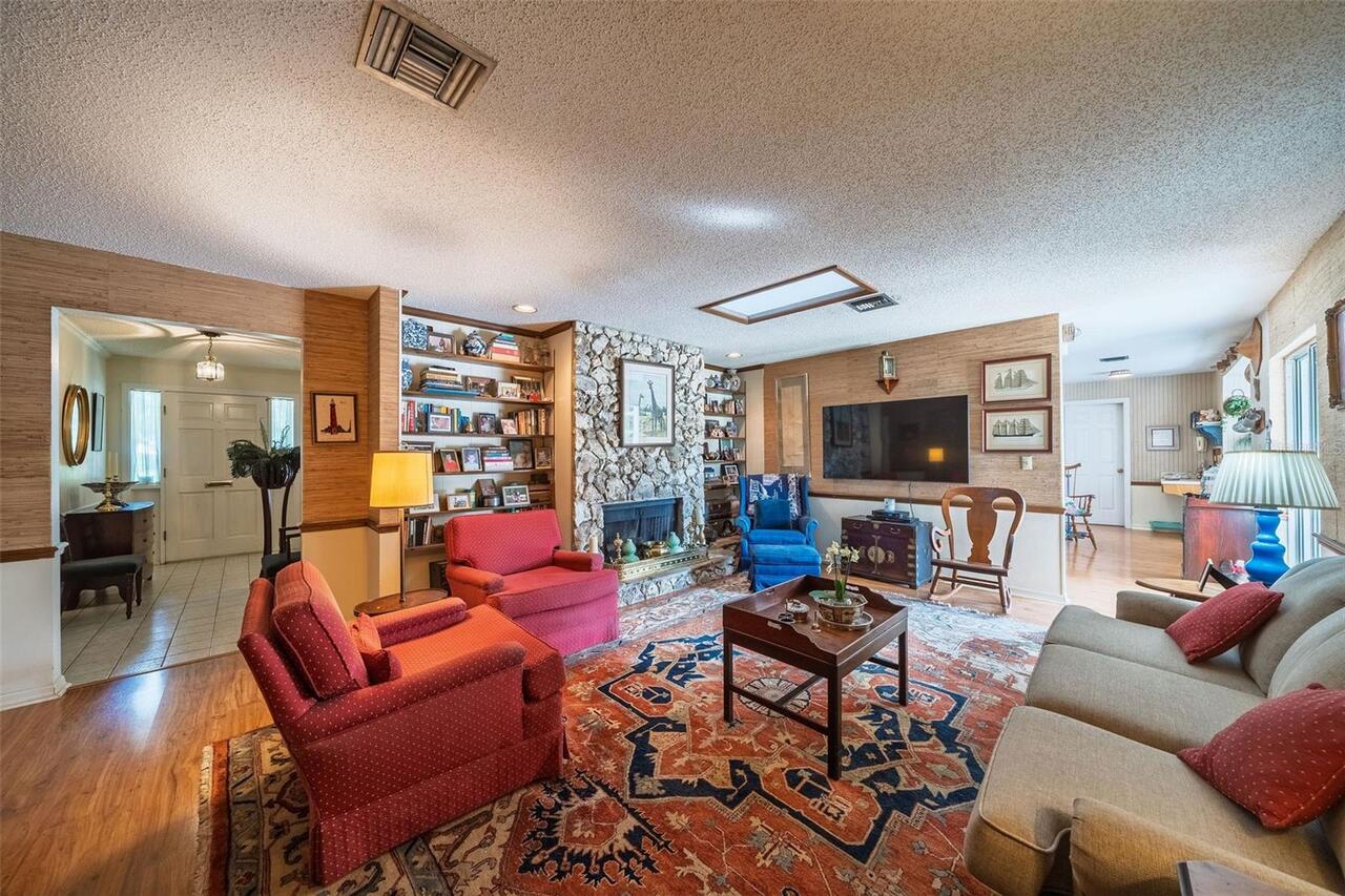 Listing Photo 11