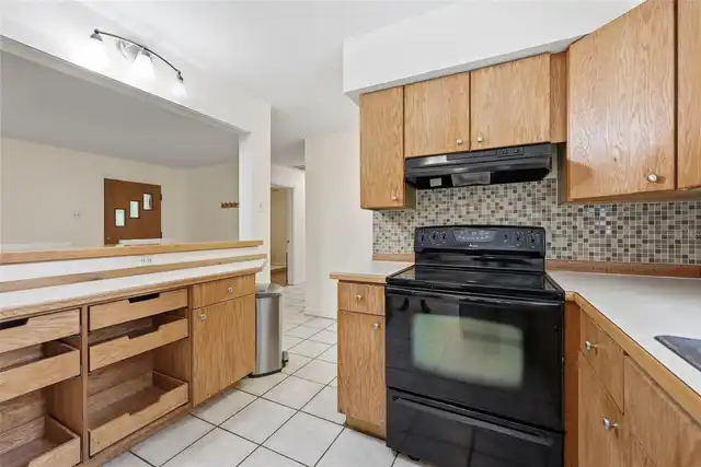 Listing Photo 12