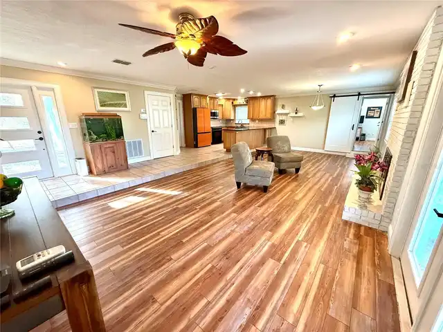 Listing Photo 10