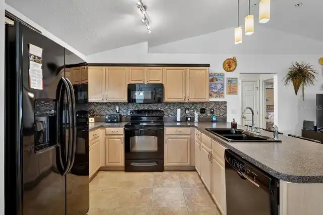 Listing Photo 14