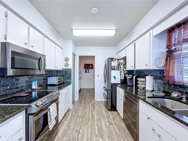 Listing Photo 14