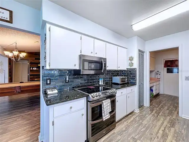 Listing Photo 16