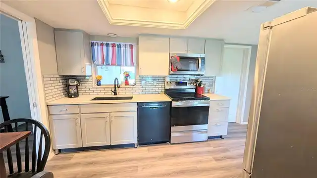 Listing Photo 11